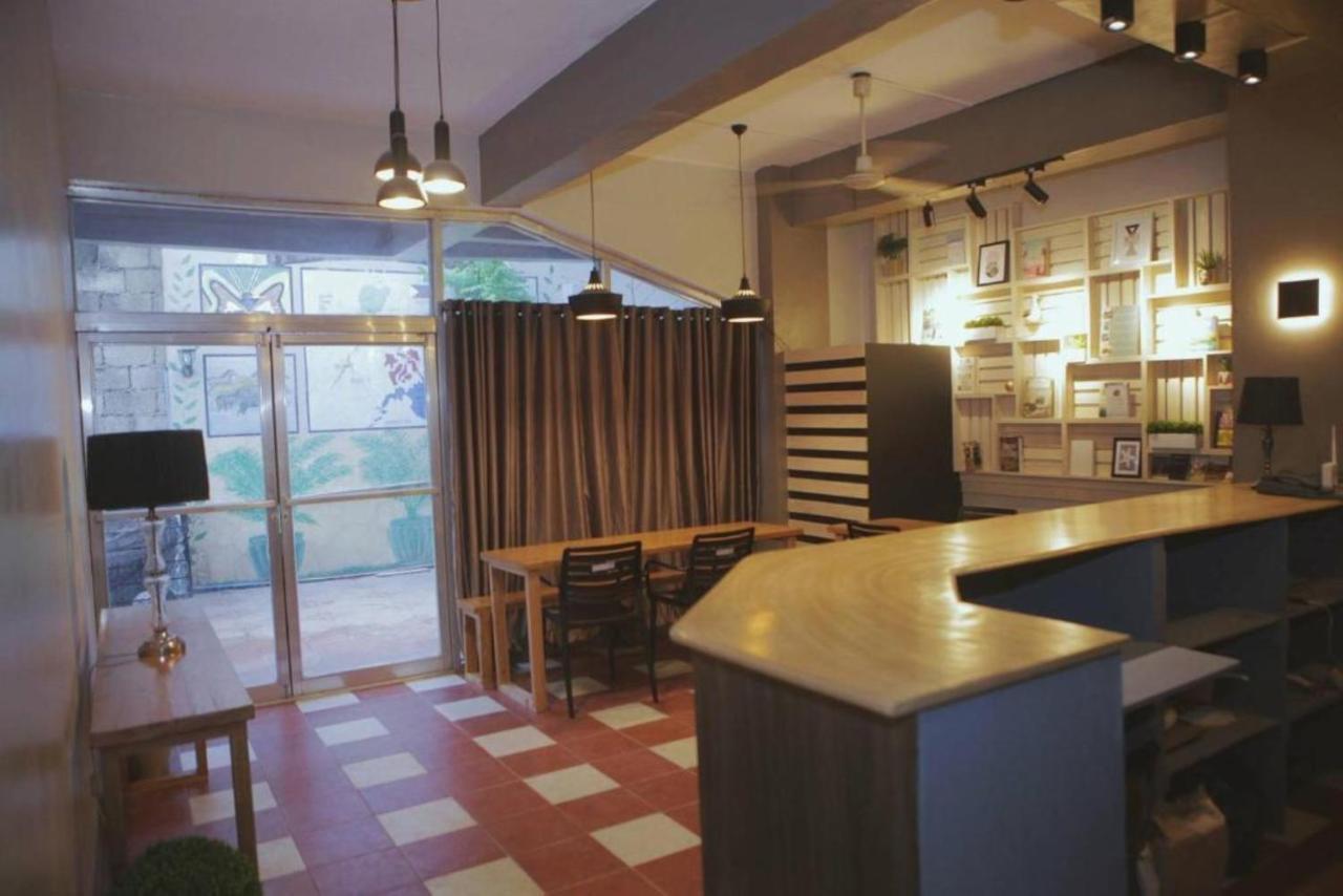 Bunks Hostel (Adults Only) Cebu Екстериор снимка